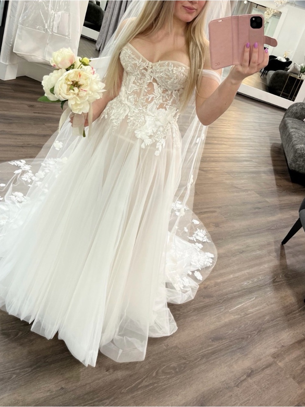 Muse by Berta wedding dress - Picture 4 of 5